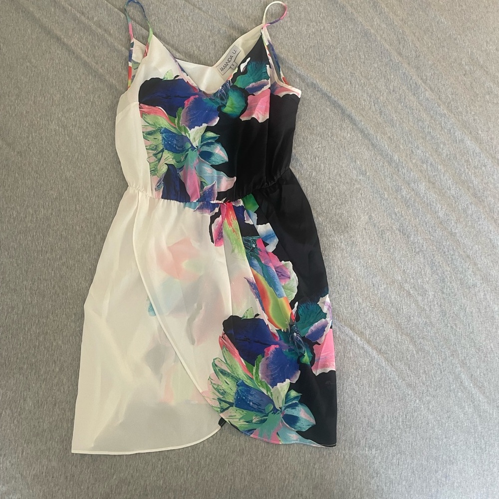 AMANDA UPRICHARD Mini Floral Dress